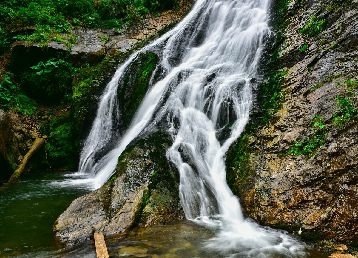 (waterfall )