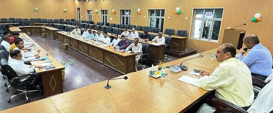 जिला निवार्चन अधिकारी ने राजनैतिक दलों के पदाधिकारियों के साथ बैठक की