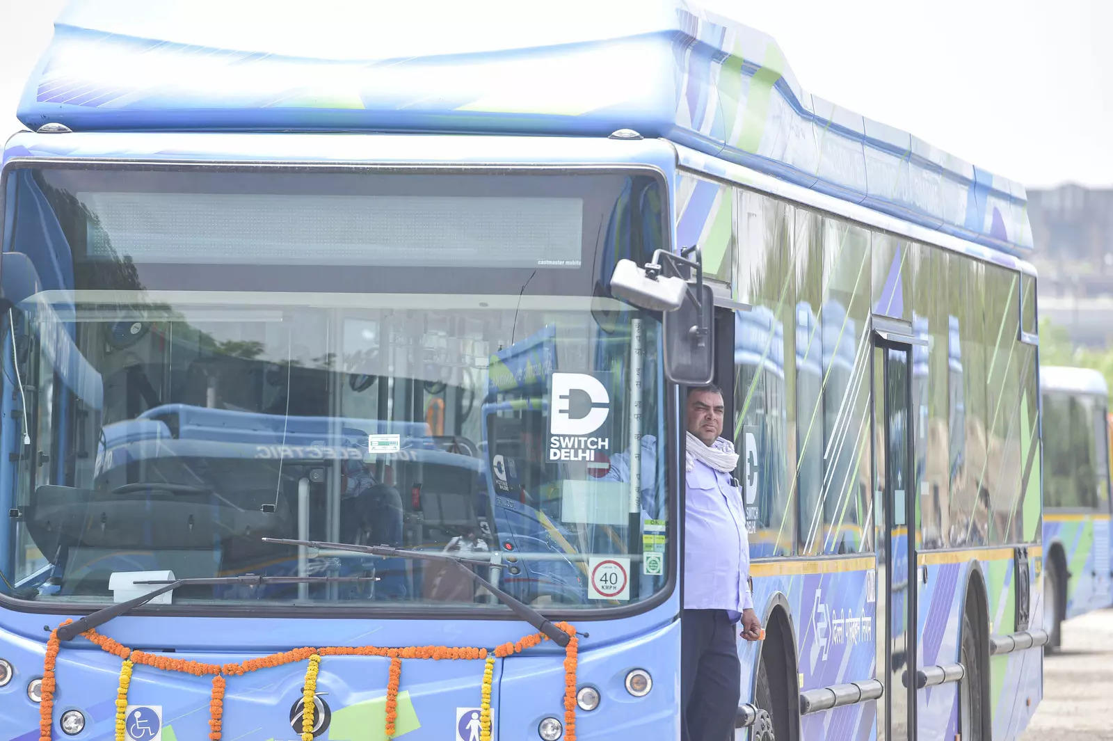delh new premium buses