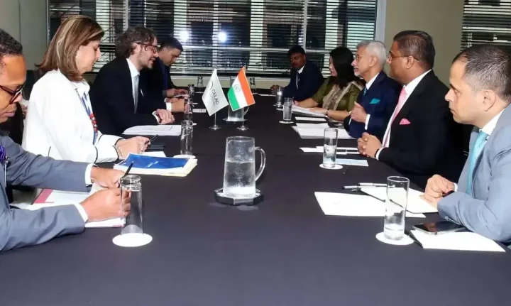 (diplomacy meeting)