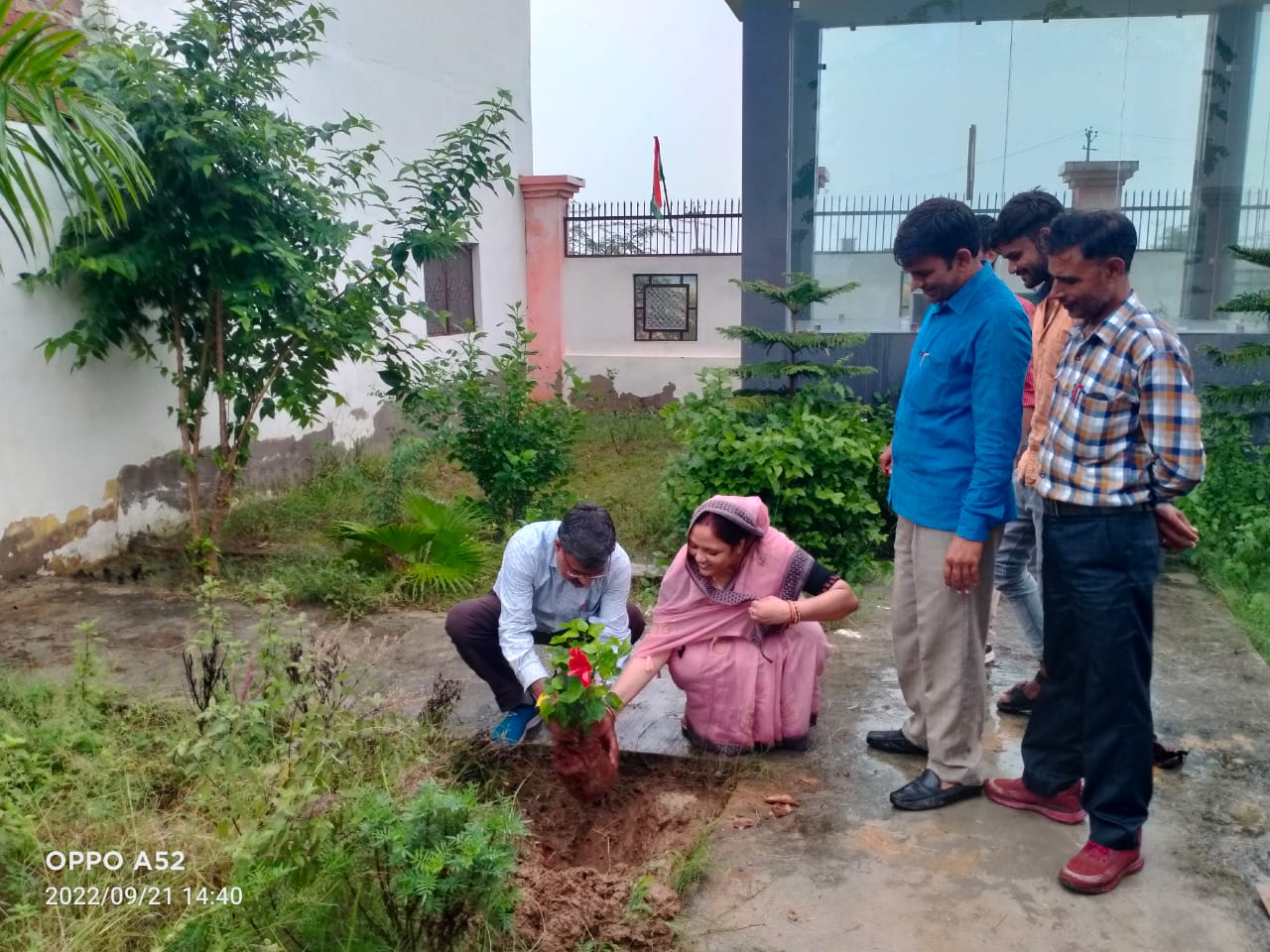 प्रधानाचार्य श्री हरेन्द्र सिंह यादव ने कॉलेज में सेवा पखवाड़े में विद्यालय में दर्जनों बृक्ष लगाकर स्वच्छता अभियान
