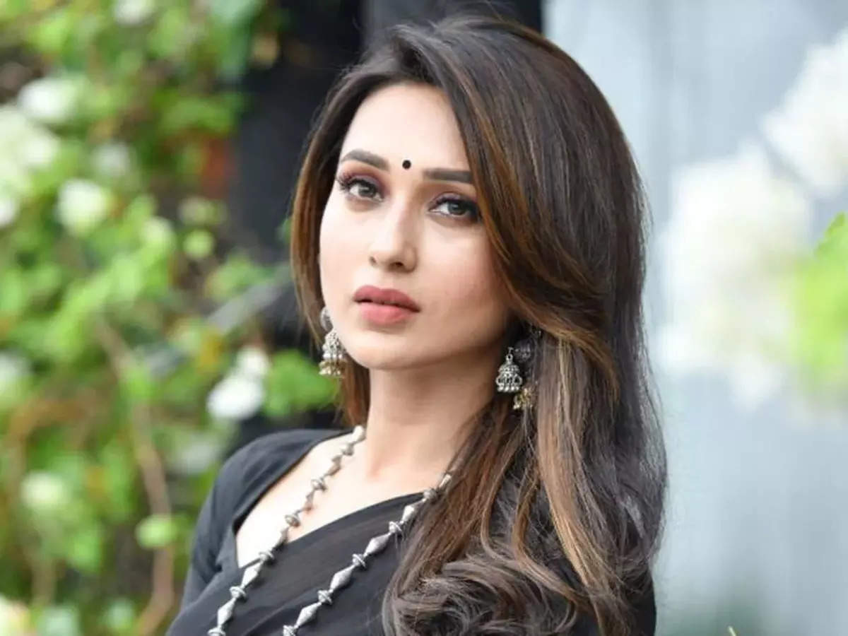 (Mimi Chakraborty!)