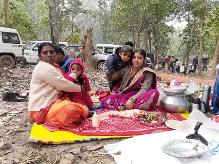 ( celebrating picnic)