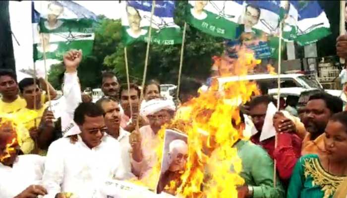 (effigy burning):