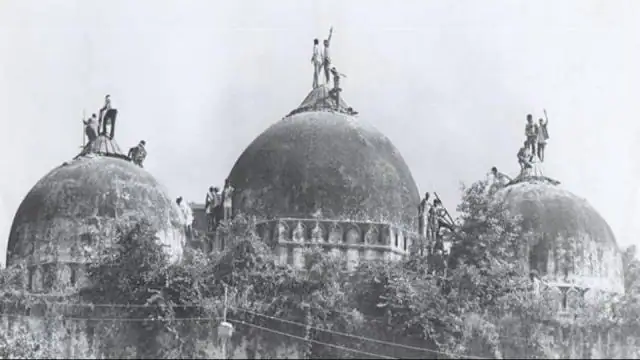 Crowd of lakhs