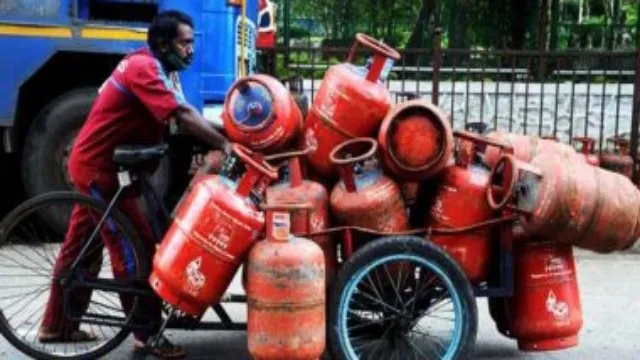 (gas cylinder):