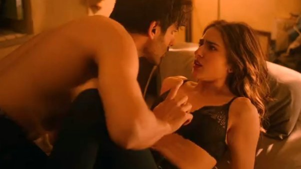 (Sara Ali Khan )