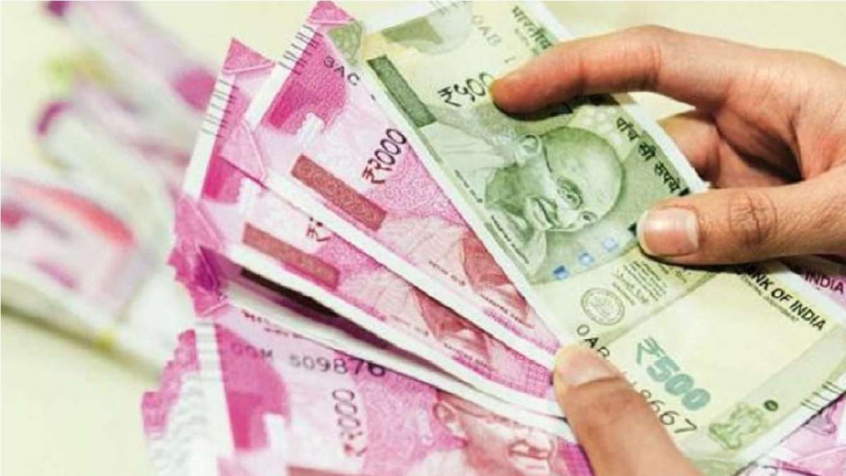 दुबई में विश्व स्तर पर डॉक्टरों का सेमिनार कराने के नाम पर एक साइबर ठग ने देश भर के मशहूर डॉक्टरों से कथित रूप से पांच करोड़ रुपये ठग लिए. नोएडा साइबर क्राइम पुलिस ने आरोपी विशाल पांडे को पश्चिम बंगाल से गिरफ्तार किया है.
