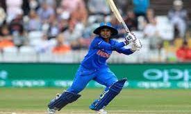 (woman cricketer)