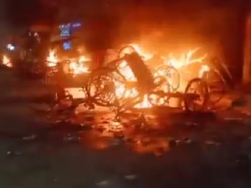 (Violent clashes )