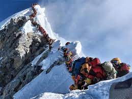 (Mount Everest.) 