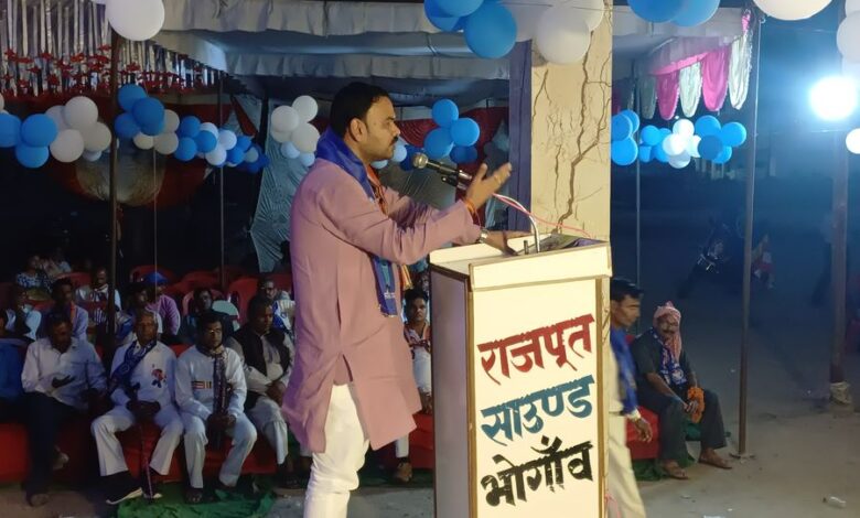 फोटो परिचय- रामलीला मैदान मे आयोजित गोष्ठी को सम्बोधित करते चेयरमैन प्रतिनिधि आशीष तिवारी।