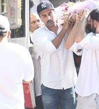 (डायरेक्टर ) 