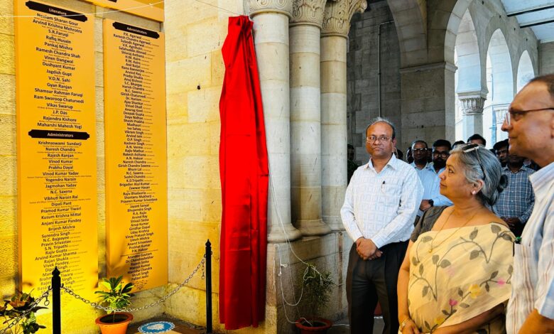 इविवि में कुलपति ने किया रोल ऑफ ऑनर बोर्ड का अनावरण