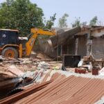 पड़िला हवाई पट्टी से गरजा बुलडोजर, हटा अतिक्रमण