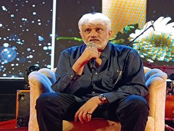  (गिरफ्तार ) 
