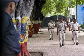बम धमकी से हड़कंप